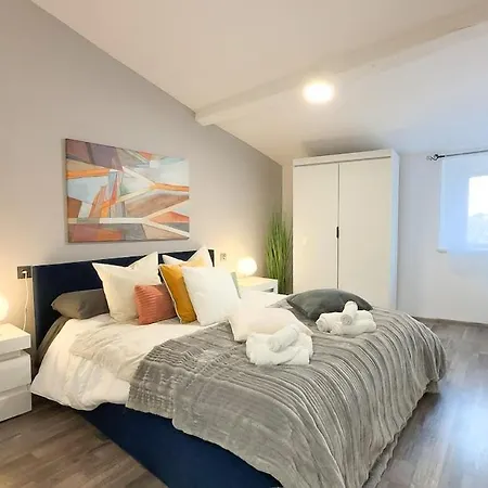 Residenza Santa Anastasia Loft With Lift Apartment *