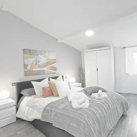Appartamento Residenza Santa Anastasia Loft With Lift